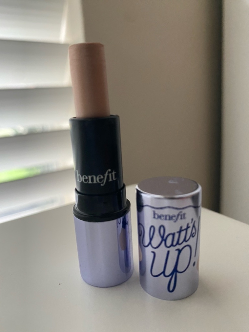 Benefit Watt's Up Soft Focus Cream Highlighter For Face. TRAVEL SIZE 2.5g/0.08oz